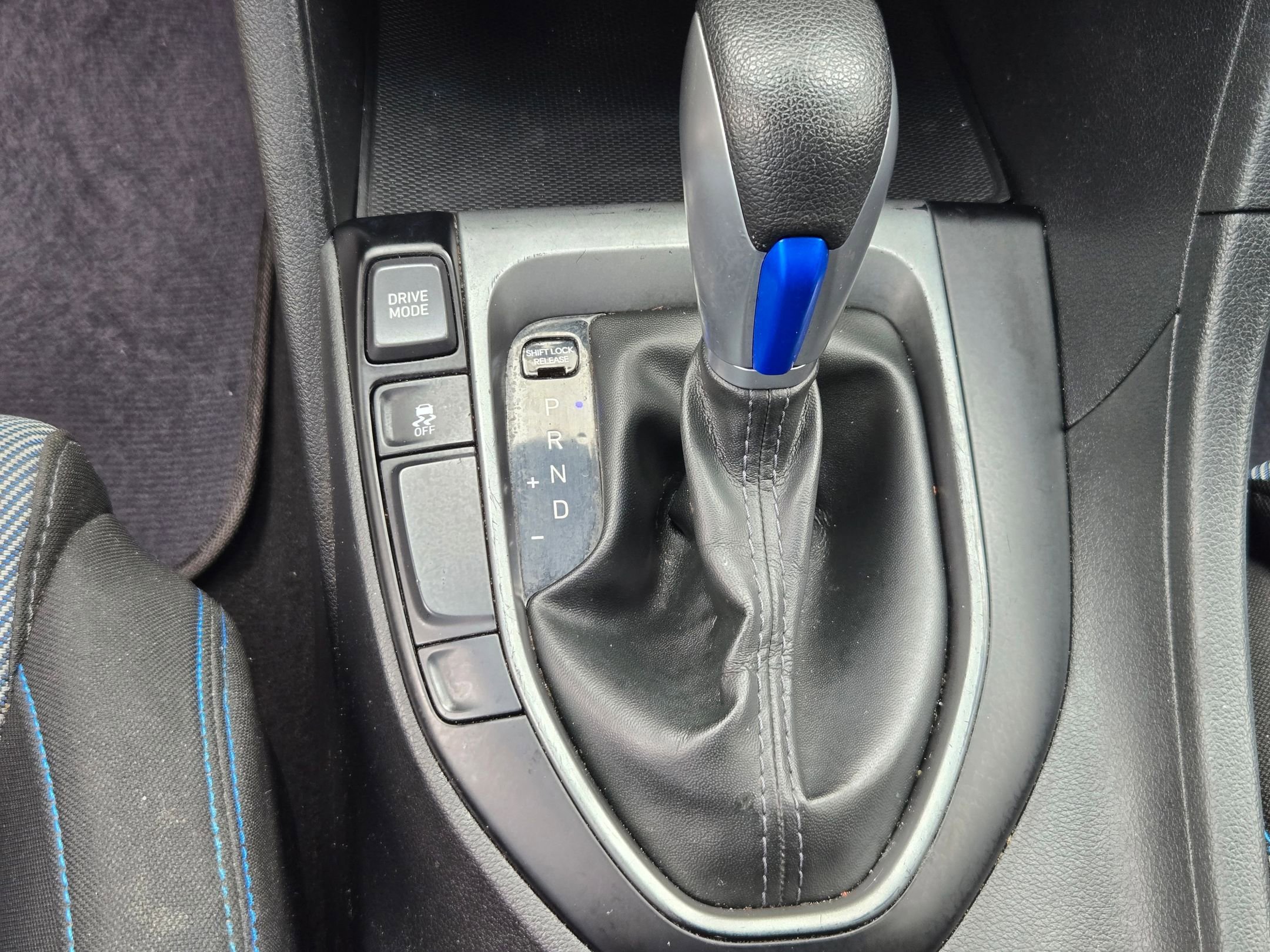 Used 2019 Hyundai Veloster 2.0 FWD image 17