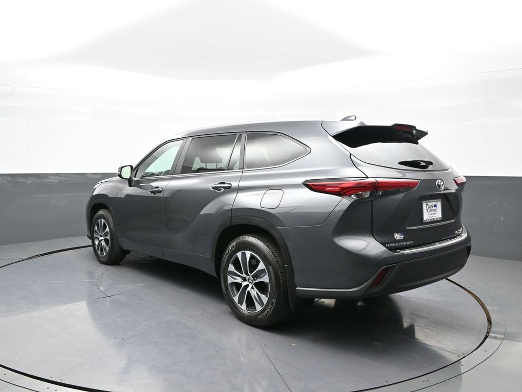 Certified 2023 Toyota Highlander XLE image 8