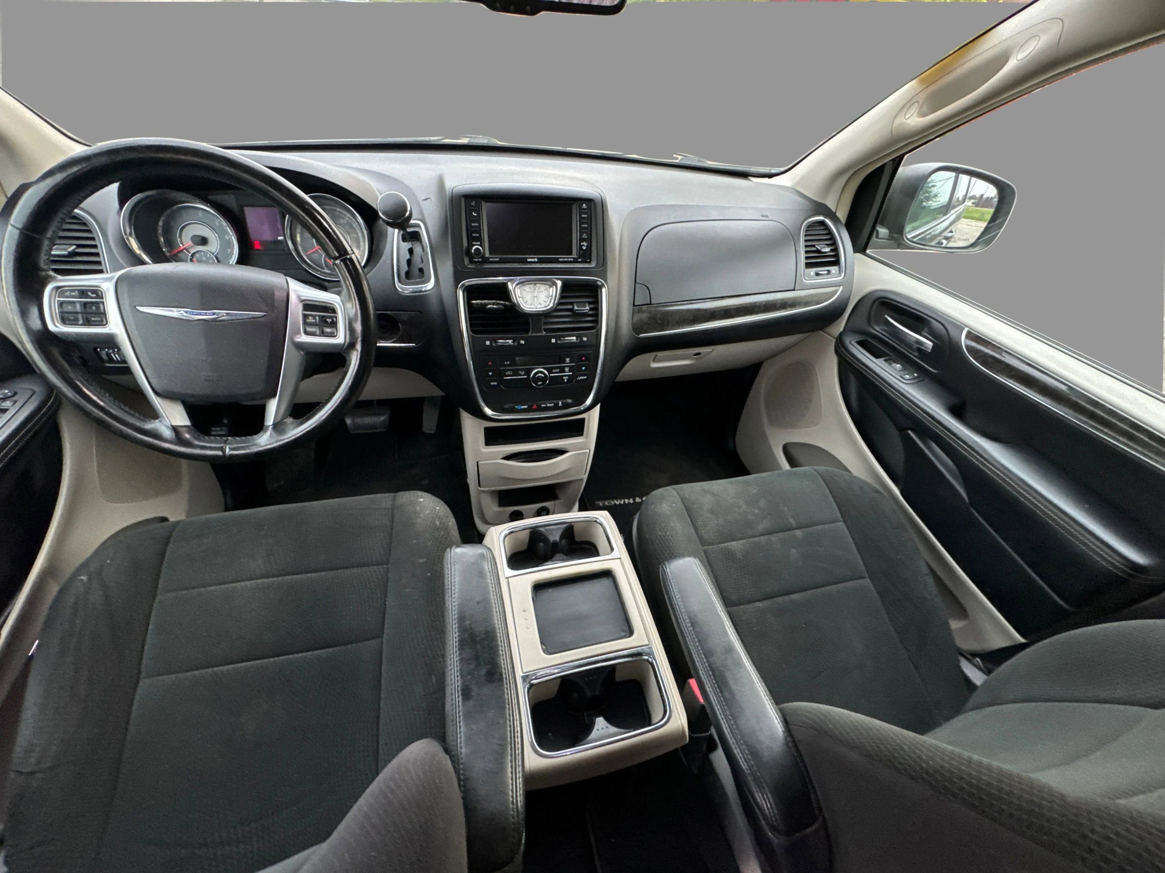 Used 2012 Chrysler Town & Country Touring image 20