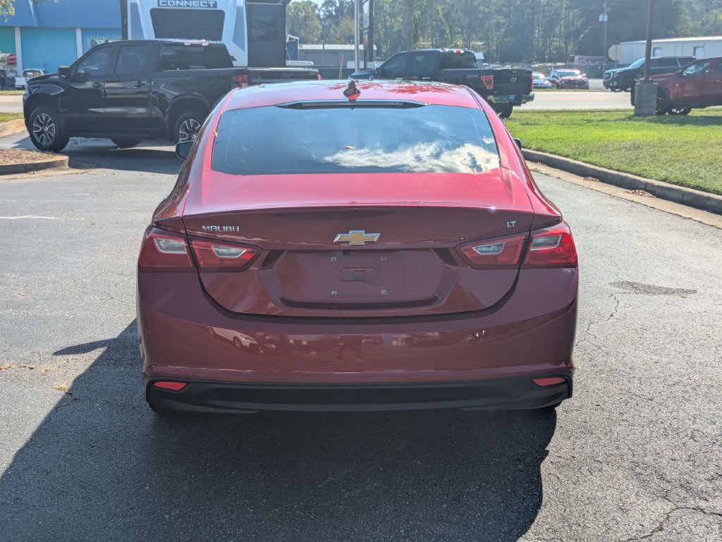 Used 2018 Chevrolet Malibu LT w/ Leather Package FWD image 5