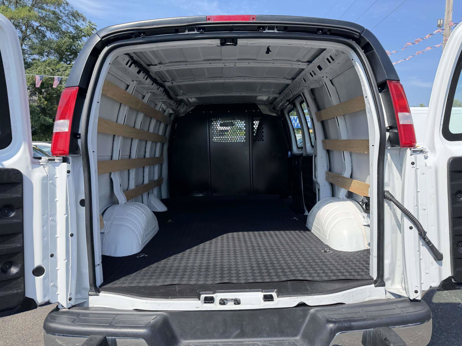 Certified 2025 GMC Savana 2500 w/ Driver Convenience Package RWD image 9