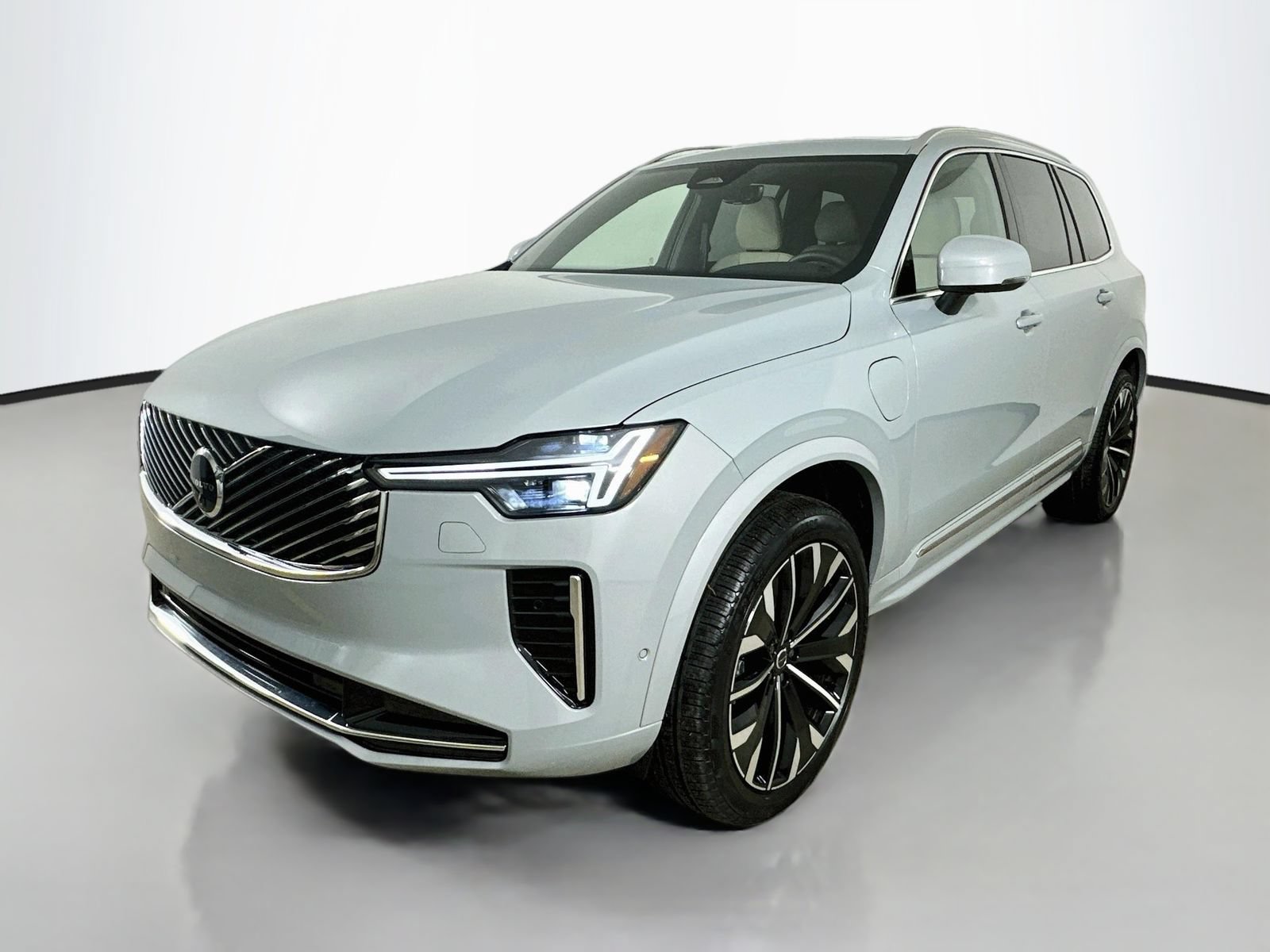 New 2026 Volvo XC90 T8 Plus w/ Protection Package Premier AWD/4WD image 1
