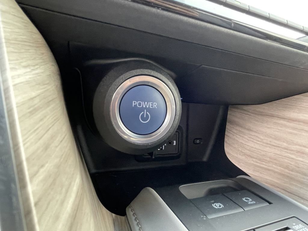 Used 2021 Toyota Venza XLE w/ Softex Package image 32