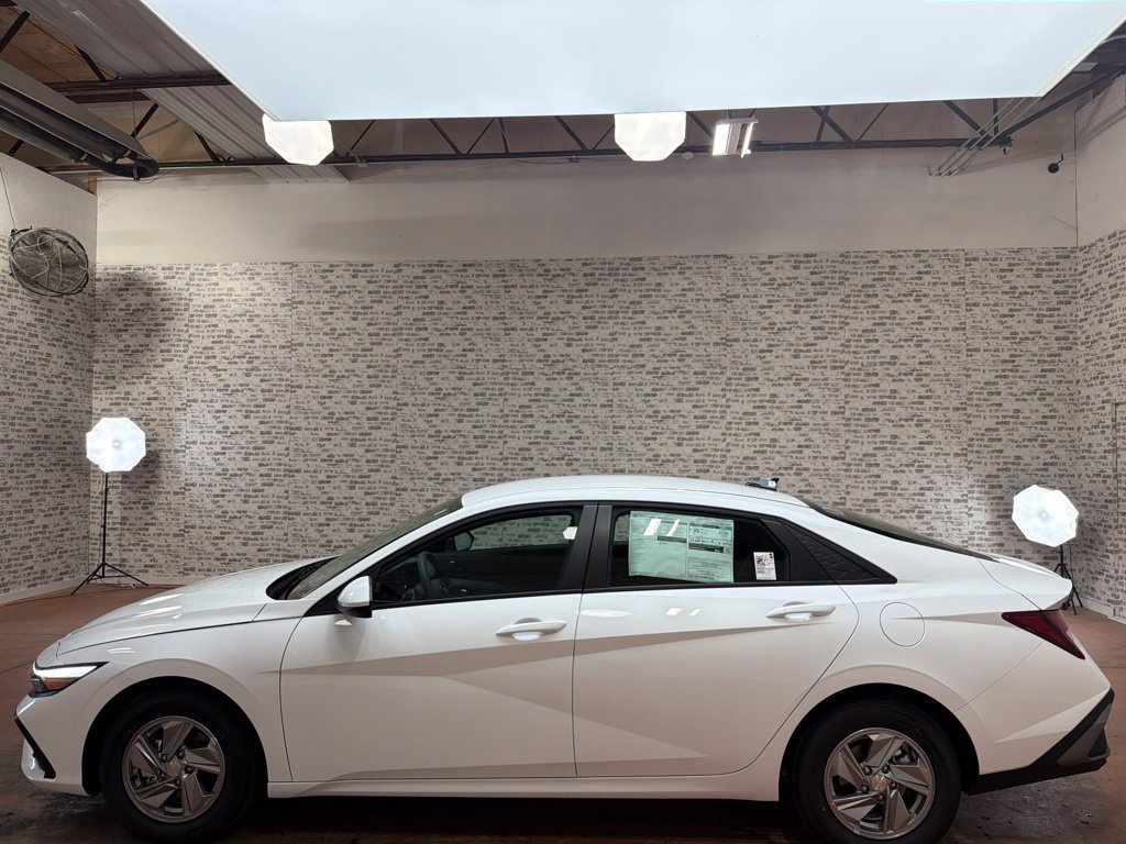 New 2026 Hyundai Elantra SE FWD image 4