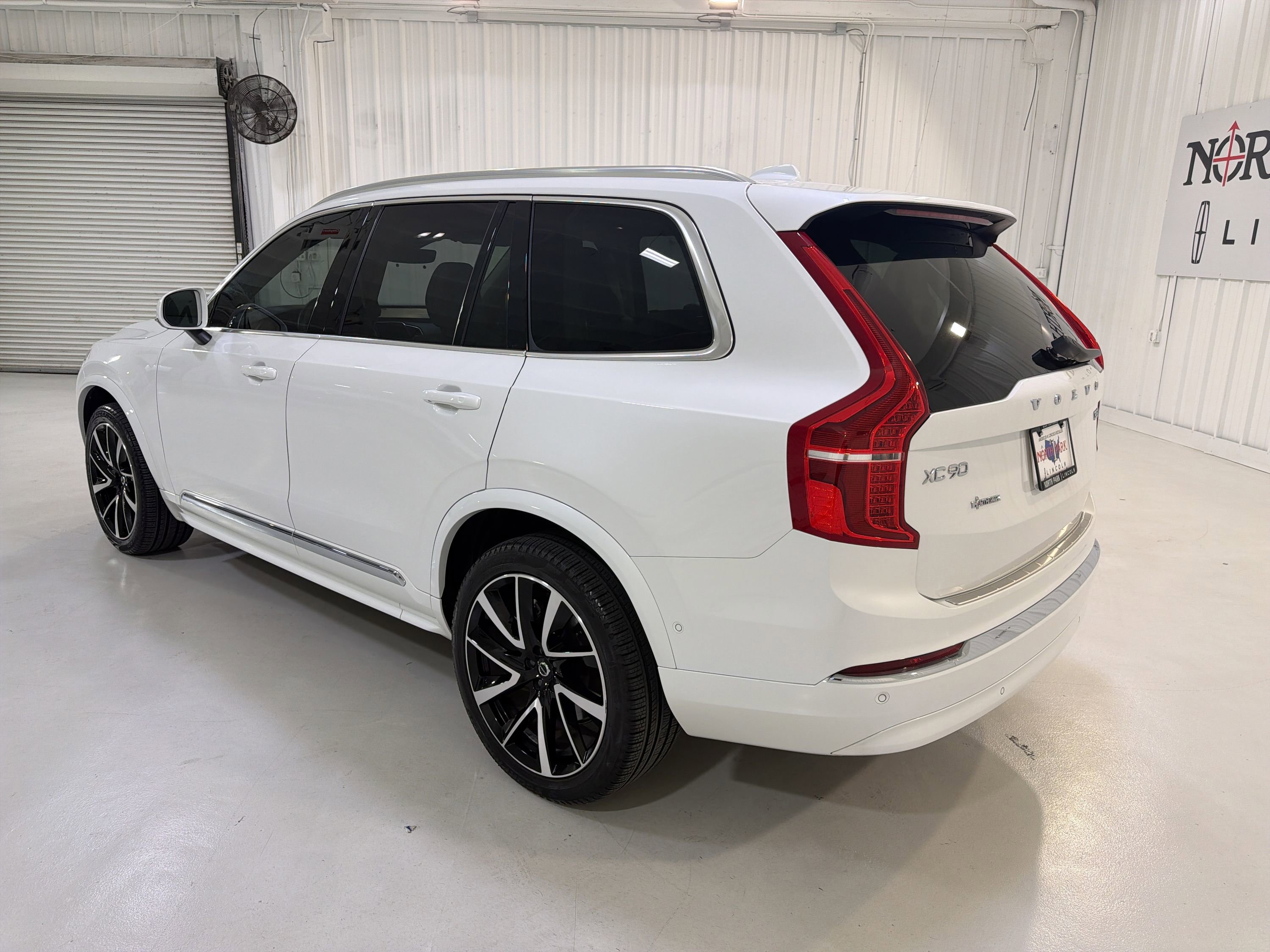 Used 2025 Volvo XC90 B5 Plus w/ Protection Package Premier AWD/4WD image 27