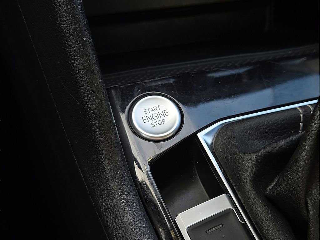 Used 2024 Volkswagen Taos SE image 30