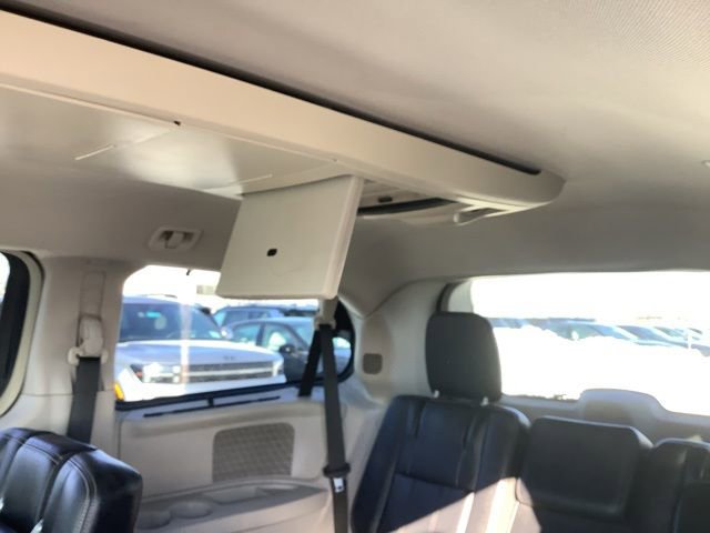 Used 2014 Chrysler Town & Country Touring-L w/ Driver Convenience Group image 34