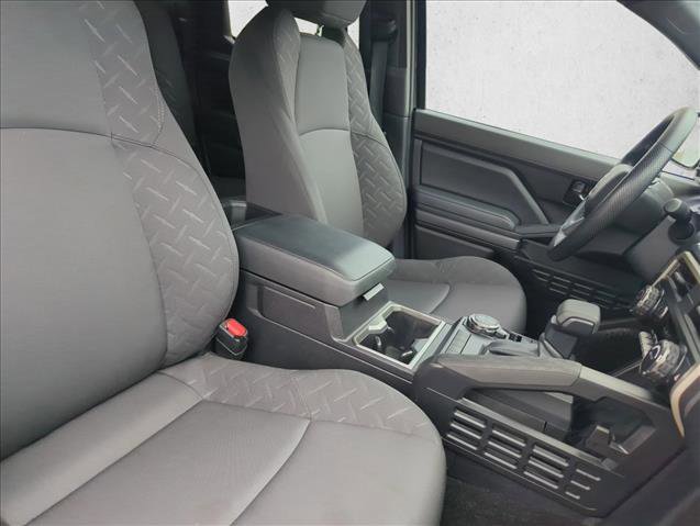 Used 2025 Toyota Tacoma SR5 AWD/4WD image 24