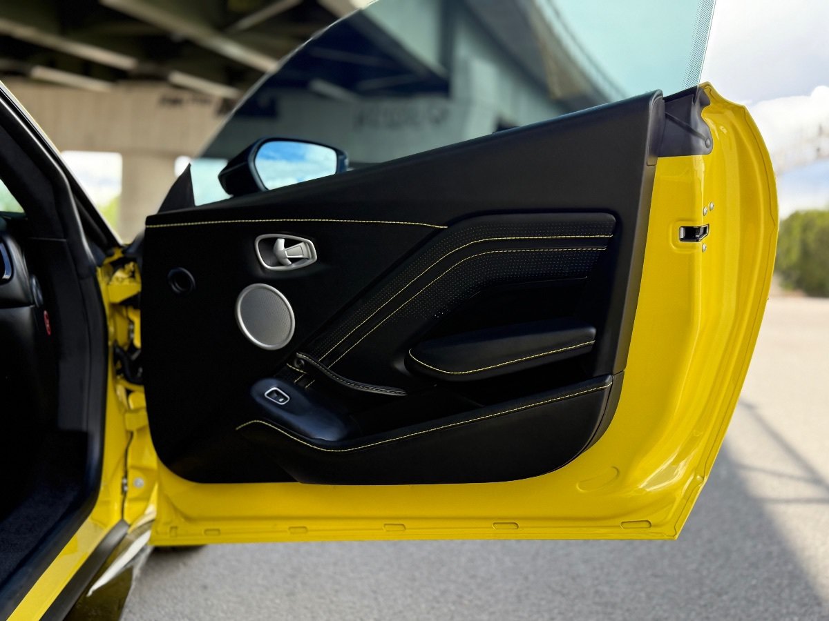 Used 2020 Aston Martin V8 Vantage Coupe RWD image 18