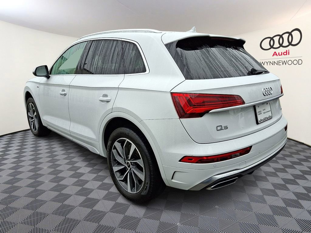 Used 2023 Audi Q5 2.0T Premium w/ Convenience Package image 4
