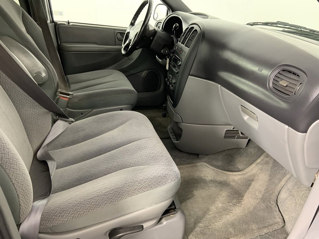 Used 2004 Dodge Grand Caravan SXT image 12