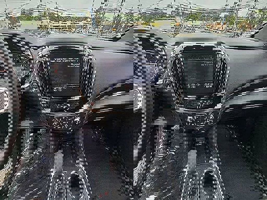 Used 2023 Chevrolet Traverse LT image 30