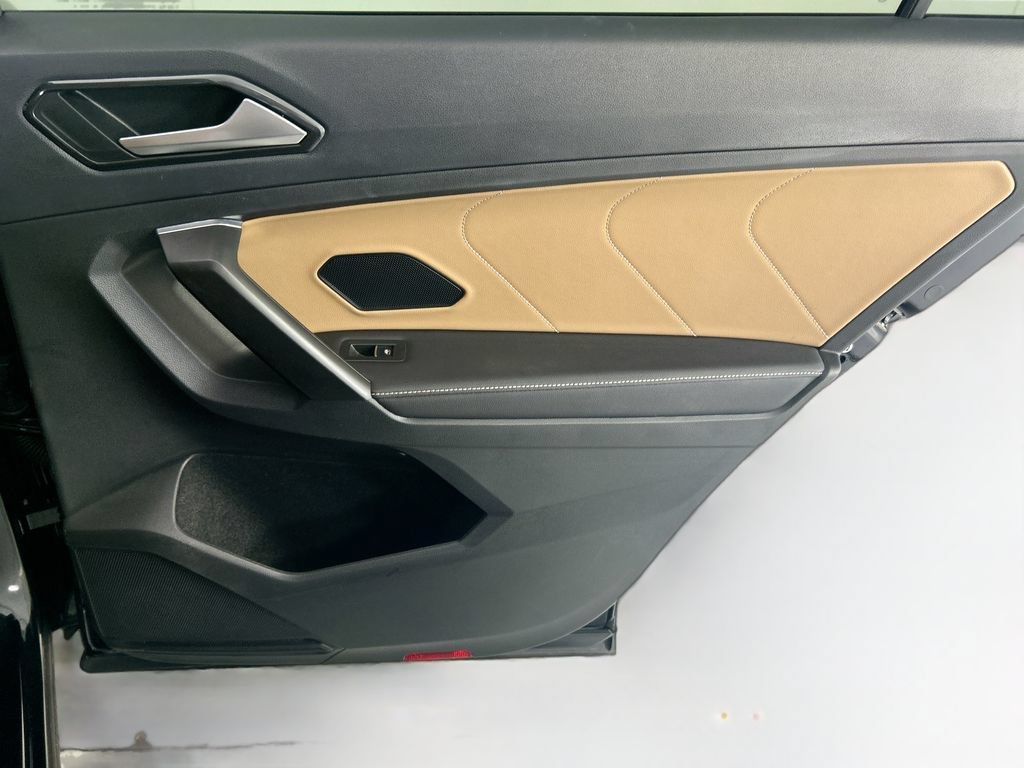 Used 2023 Volkswagen Tiguan SE w/ Panoramic Sunroof Package FWD image 26