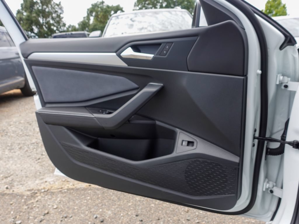 New 2026 Volkswagen Jetta SE FWD image 17
