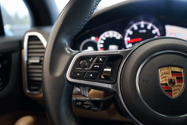 Used 2020 Porsche Cayenne image 33