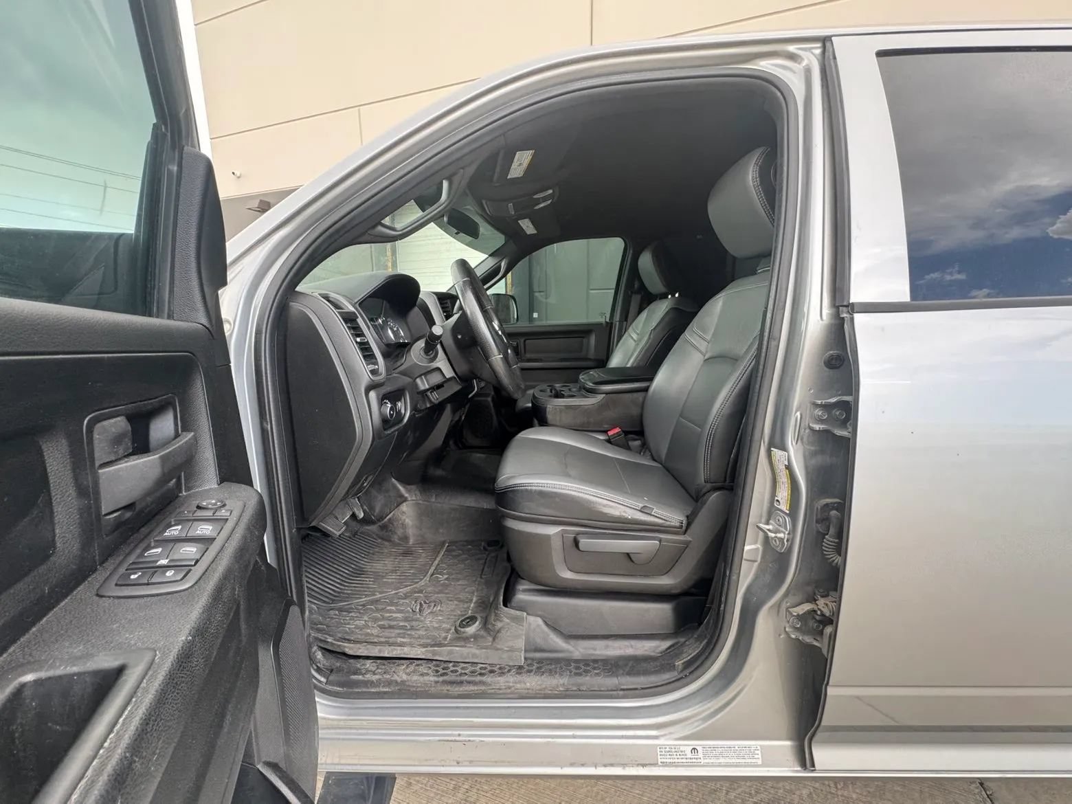 Used 2022 RAM 3500 Tradesman AWD/4WD image 11