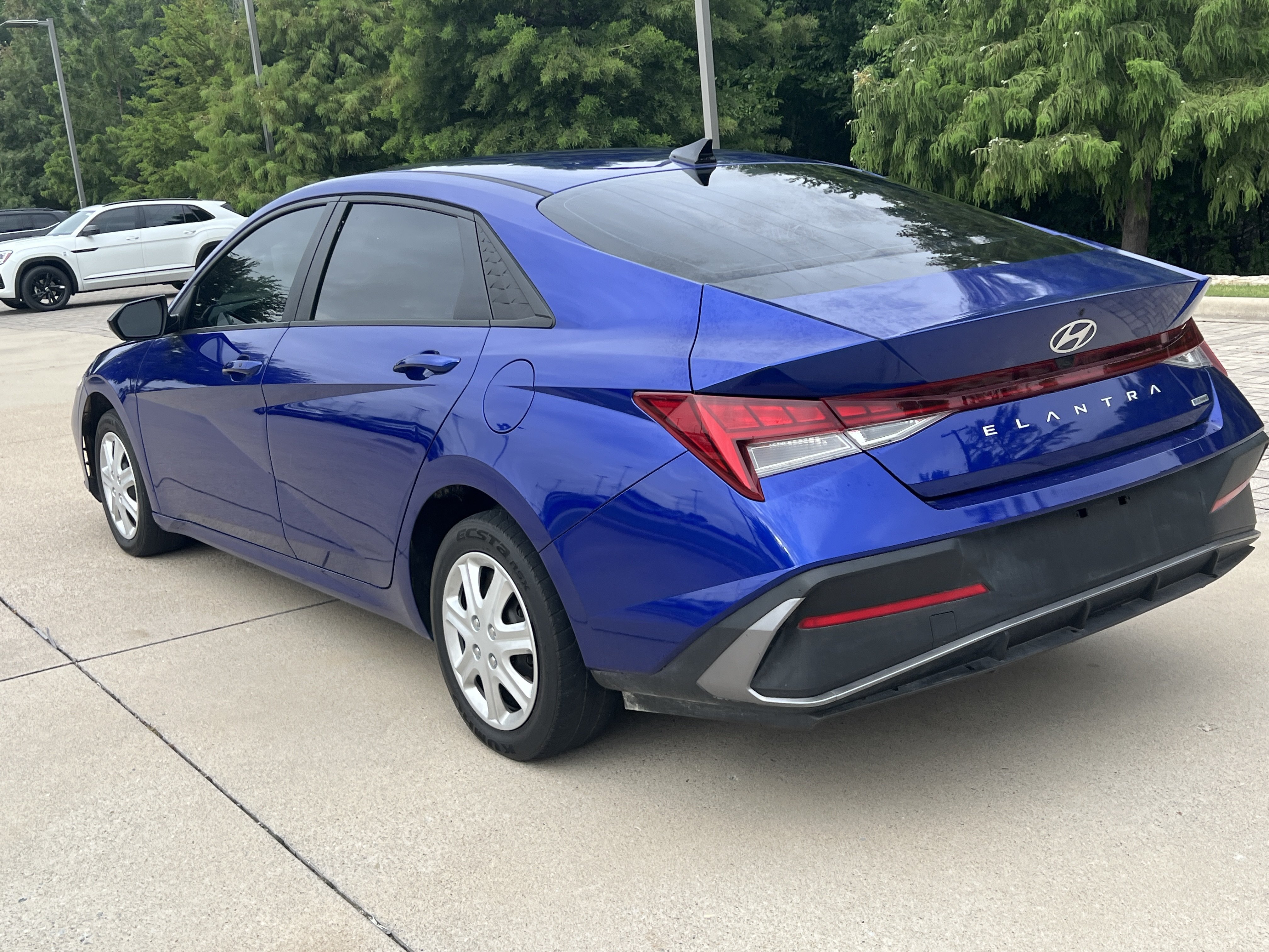 Used 2024 Hyundai Elantra Blue FWD image 8