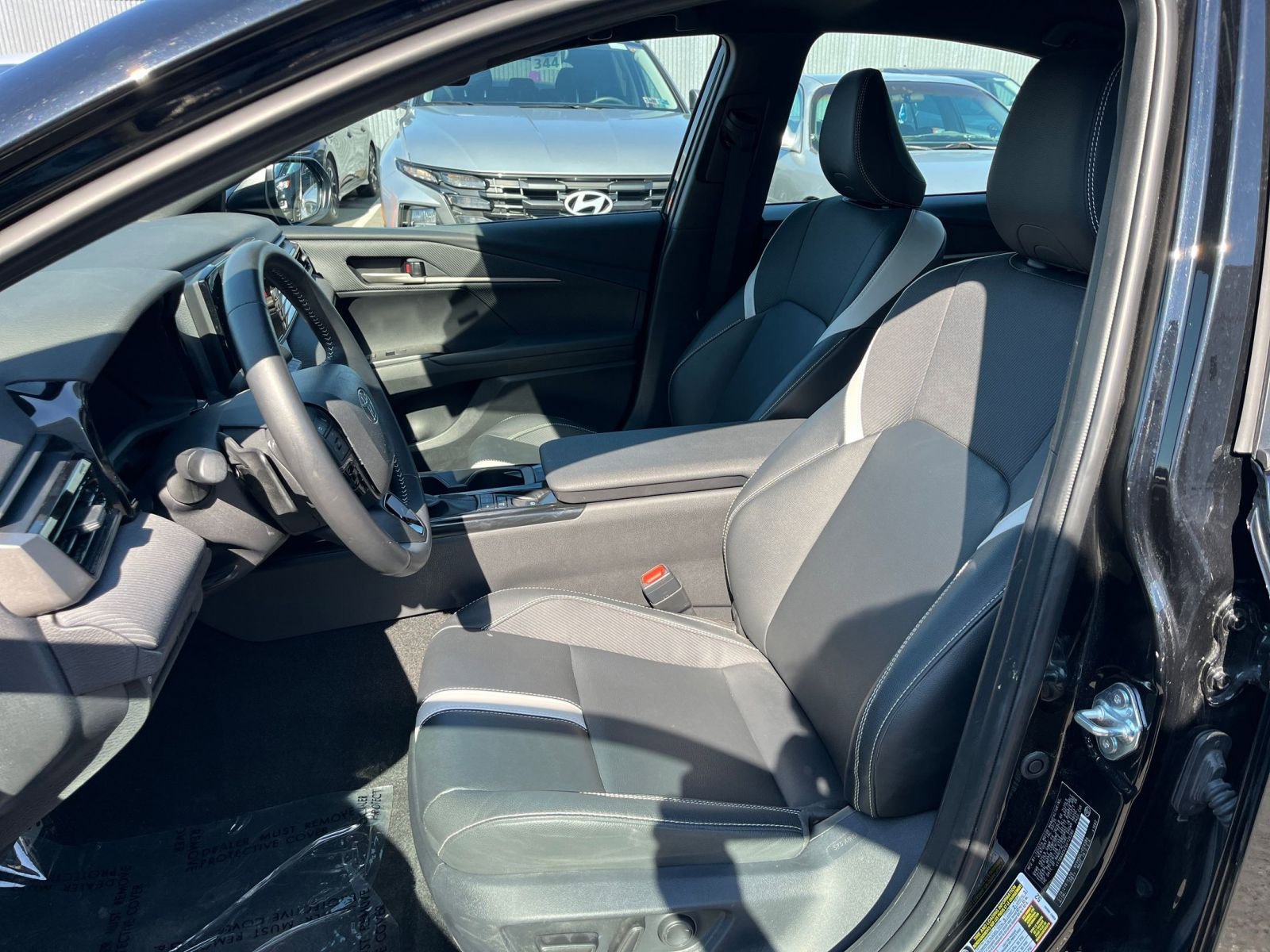 Used 2025 Toyota Camry SE FWD image 36