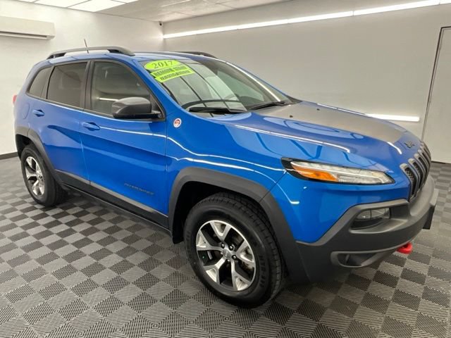 Used 2017 Jeep Cherokee Trailhawk AWD/4WD image 3