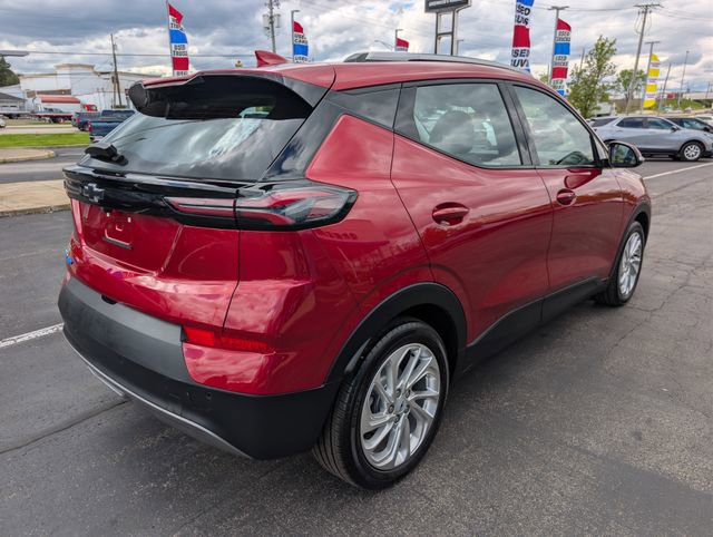 Used 2023 Chevrolet Bolt EUV LT w/ Comfort Package FWD image 5