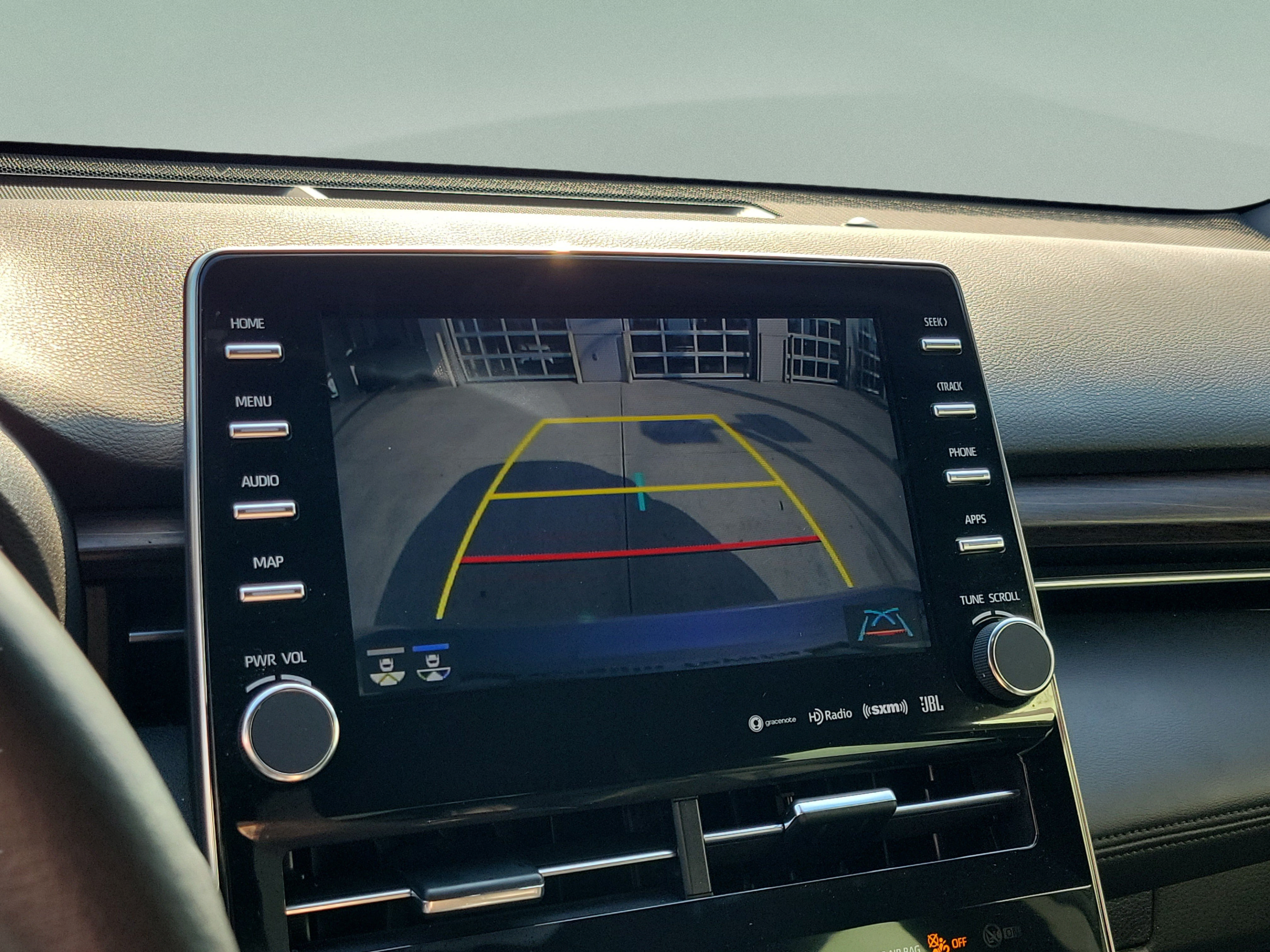 Used 2021 Toyota Avalon XLE w/ Moonroof Package FWD image 18