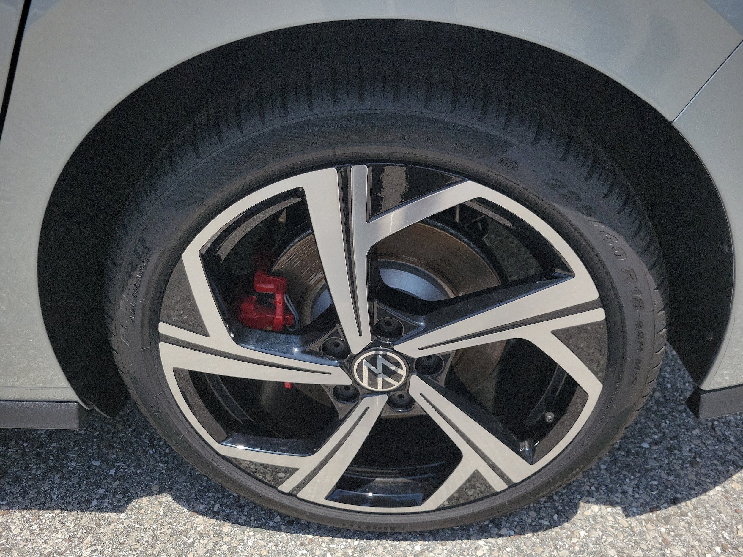 New 2026 Volkswagen GTI SE FWD image 31