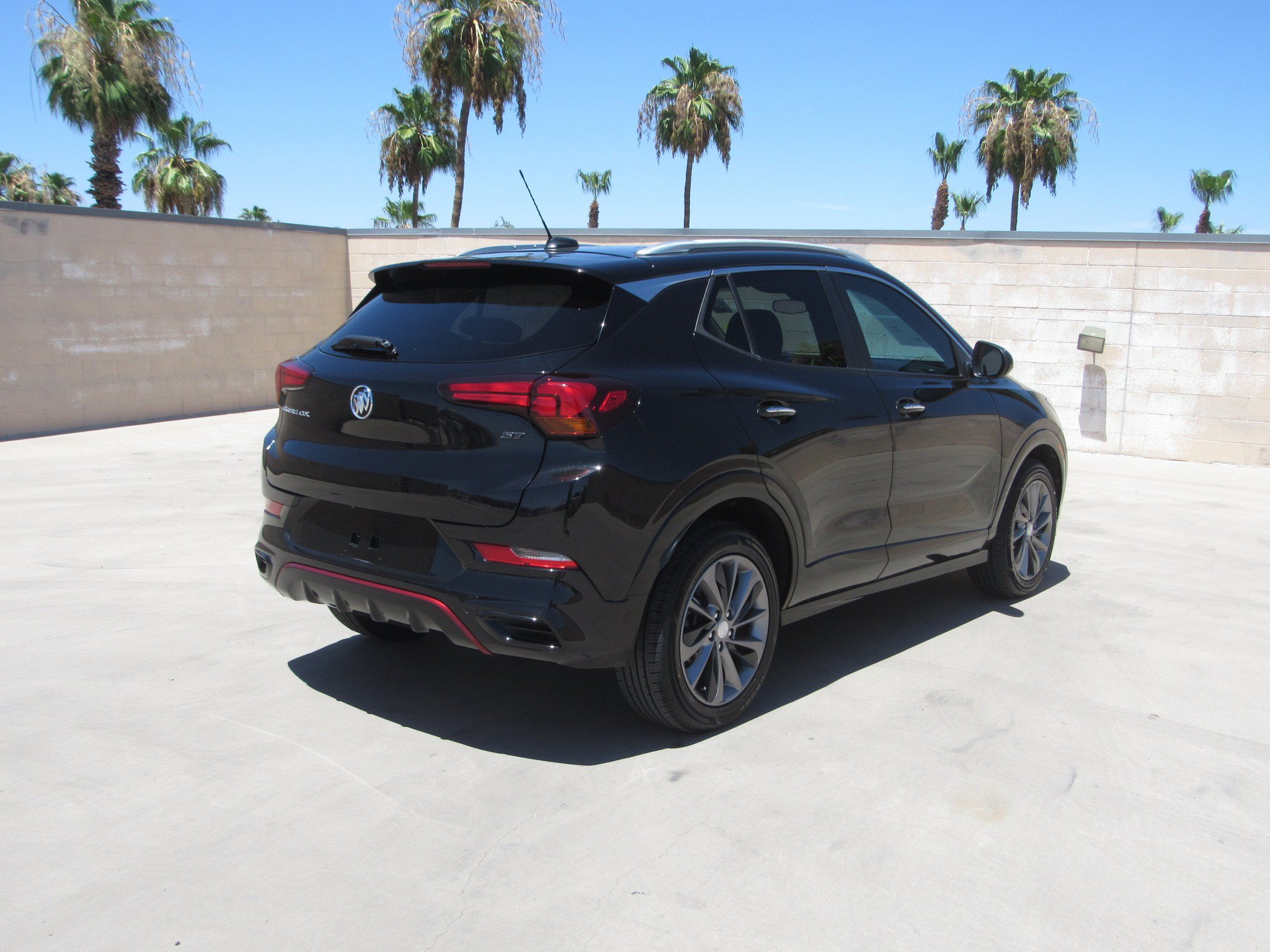 Used 2022 Buick Encore GX Select w/ Sport Touring Package FWD image 5