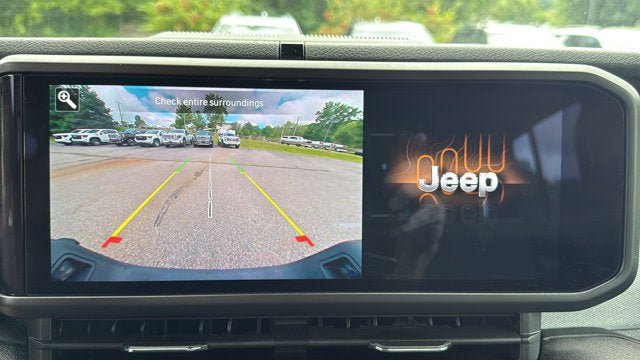 Certified 2025 Jeep Gladiator Sport AWD/4WD image 19