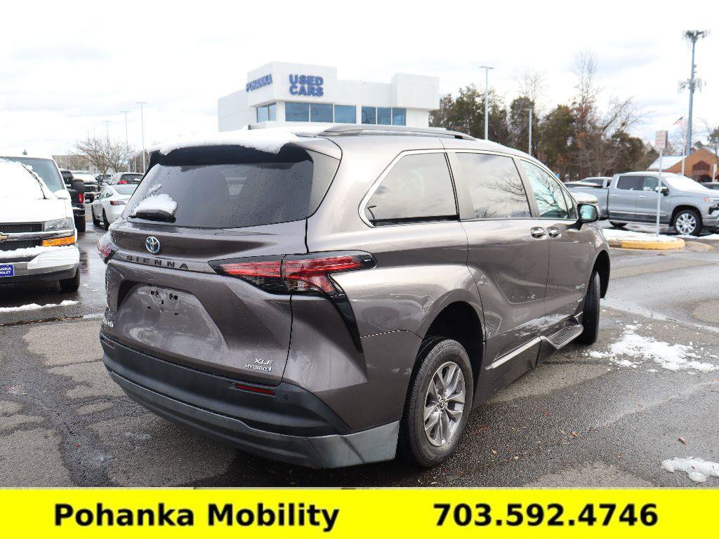 Used 2021 Toyota Sienna XLE w/ XLE Plus Package image 8