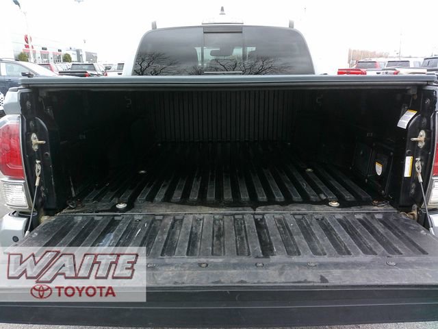 Used 2021 Toyota Tacoma TRD Sport w/ TRD Premium Sport Package image 4