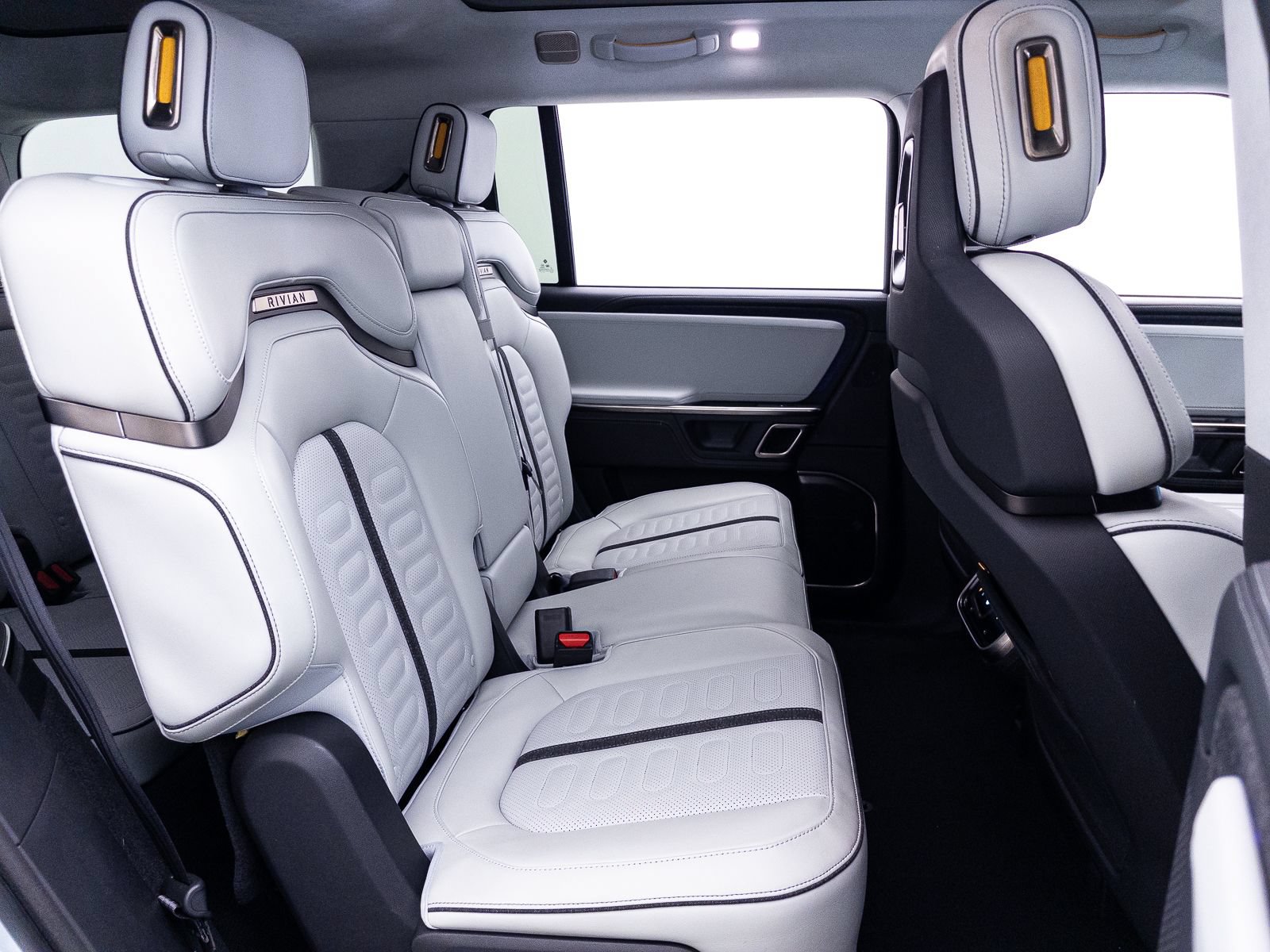 Used 2024 Rivian R1S Adventure AWD/4WD image 38