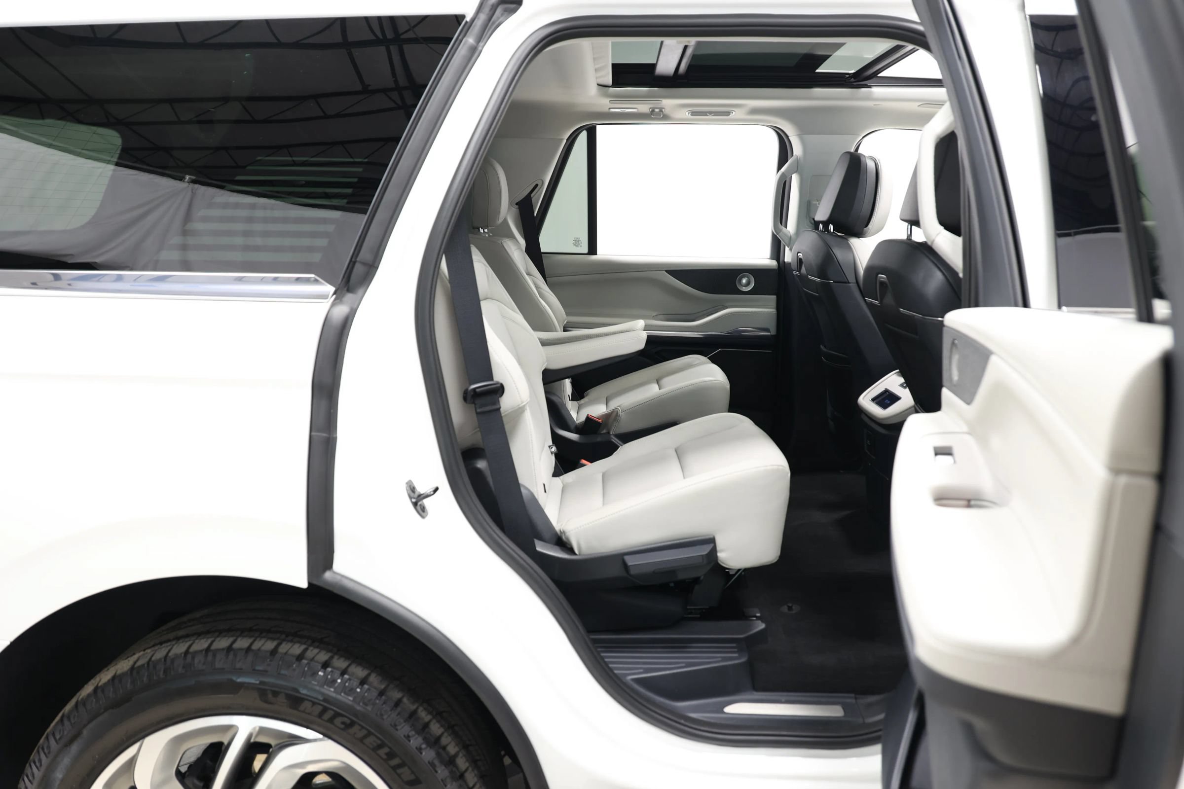 Used 2025 Lincoln Navigator Reserve AWD/4WD image 91
