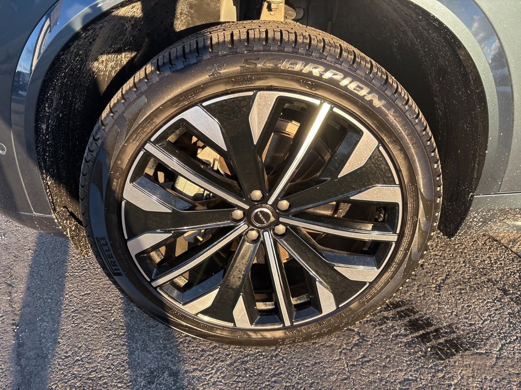 Certified 2025 Volvo XC90 B6 Plus image 13