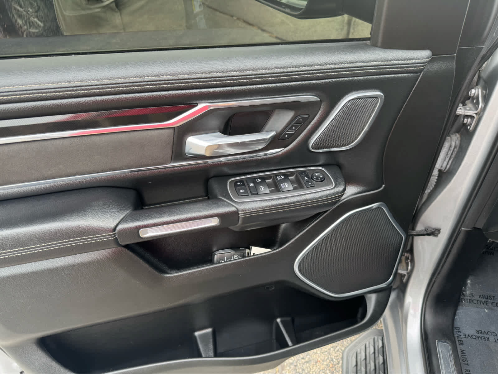 Used 2022 RAM 1500 Laramie AWD/4WD image 15