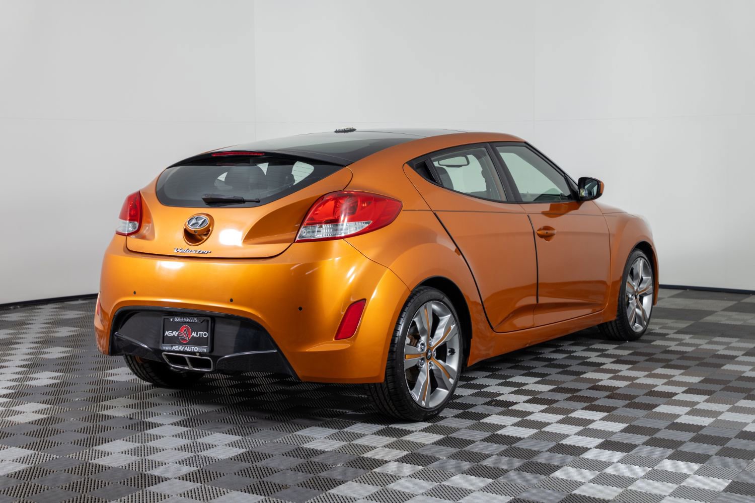 Used 2012 Hyundai Veloster w/ Style Pkg image 7