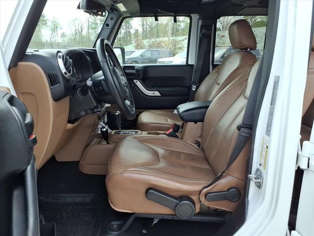 Used 2017 Jeep Wrangler Unlimited Sahara w/ Connectivity Group image 14