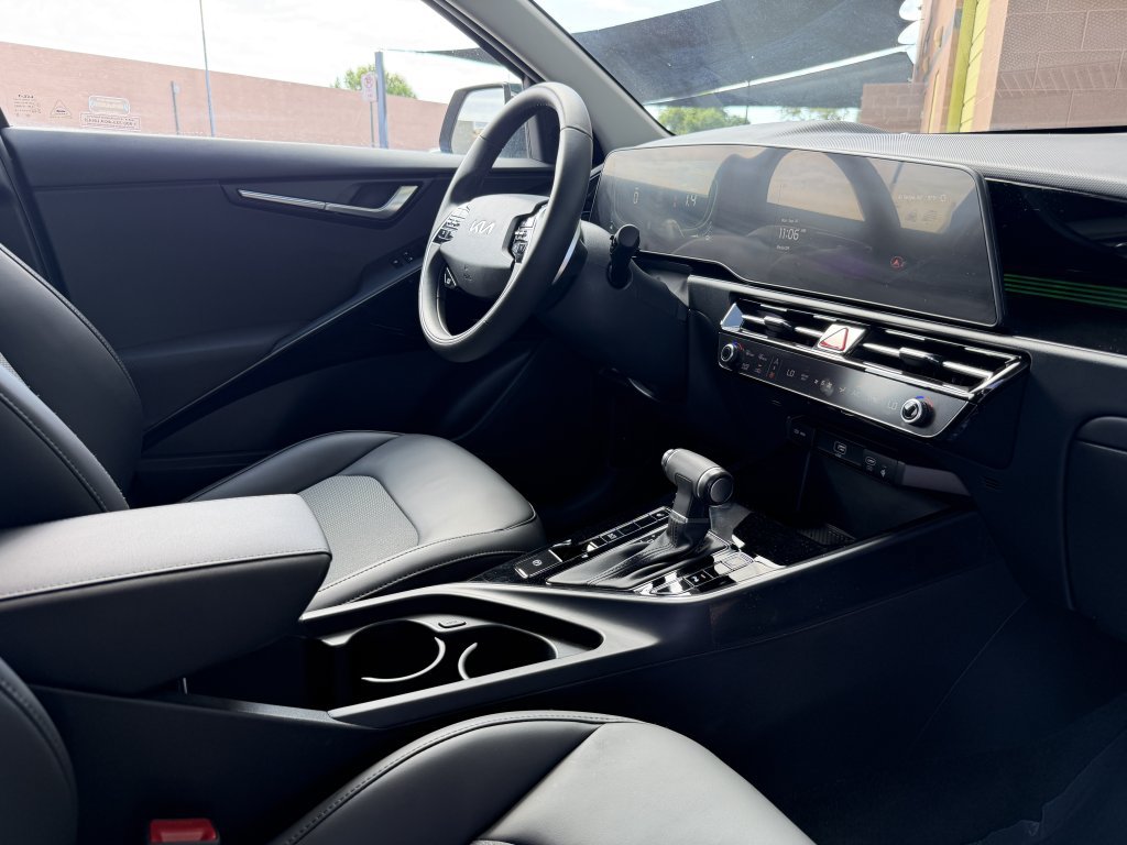 Used 2024 Kia Niro EX FWD image 38
