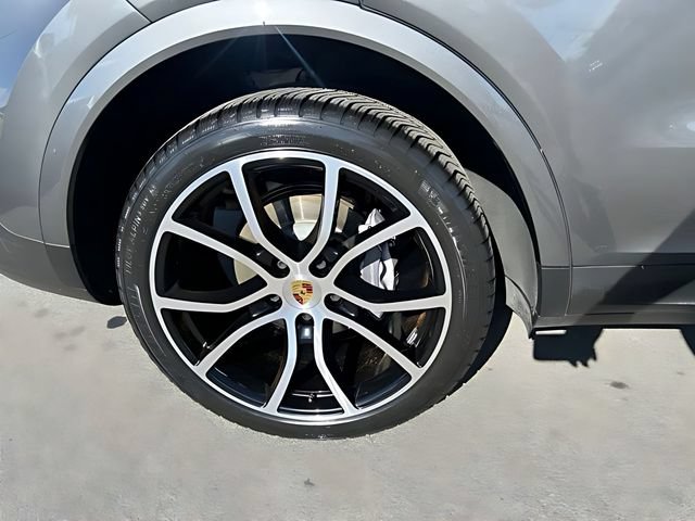 Used 2021 Porsche Cayenne AWD/4WD image 12