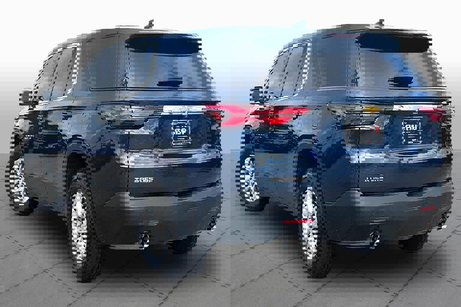 Used 2022 Chevrolet Traverse LS FWD image 12