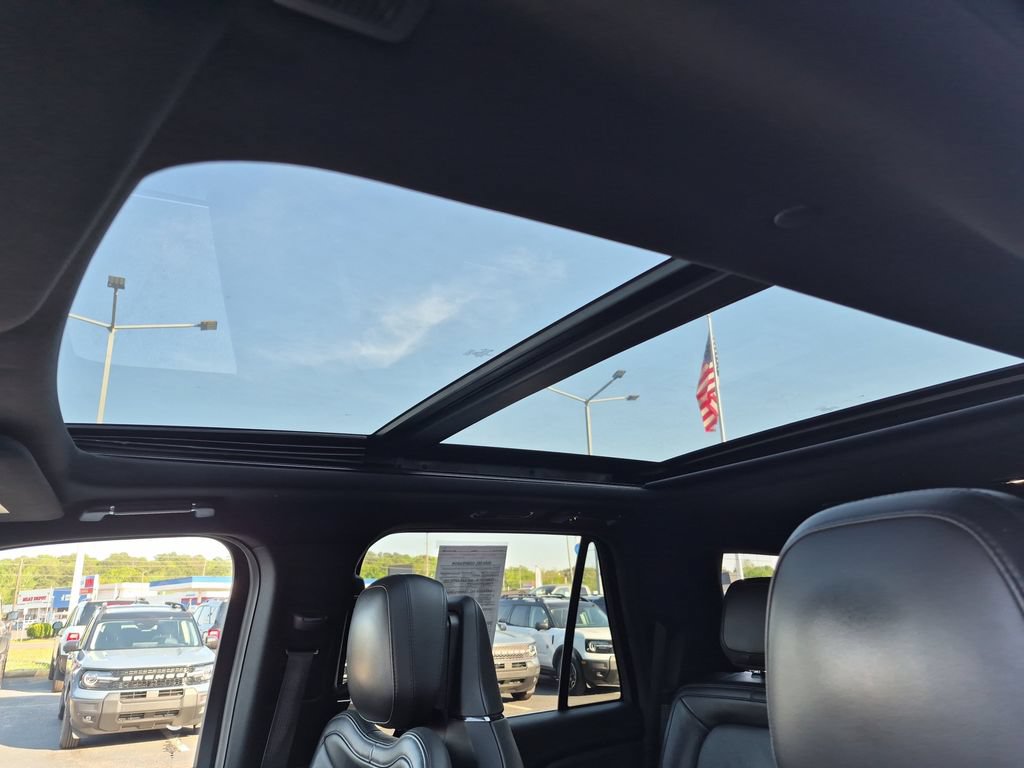 Used 2023 Lincoln Navigator Reserve AWD/4WD image 9