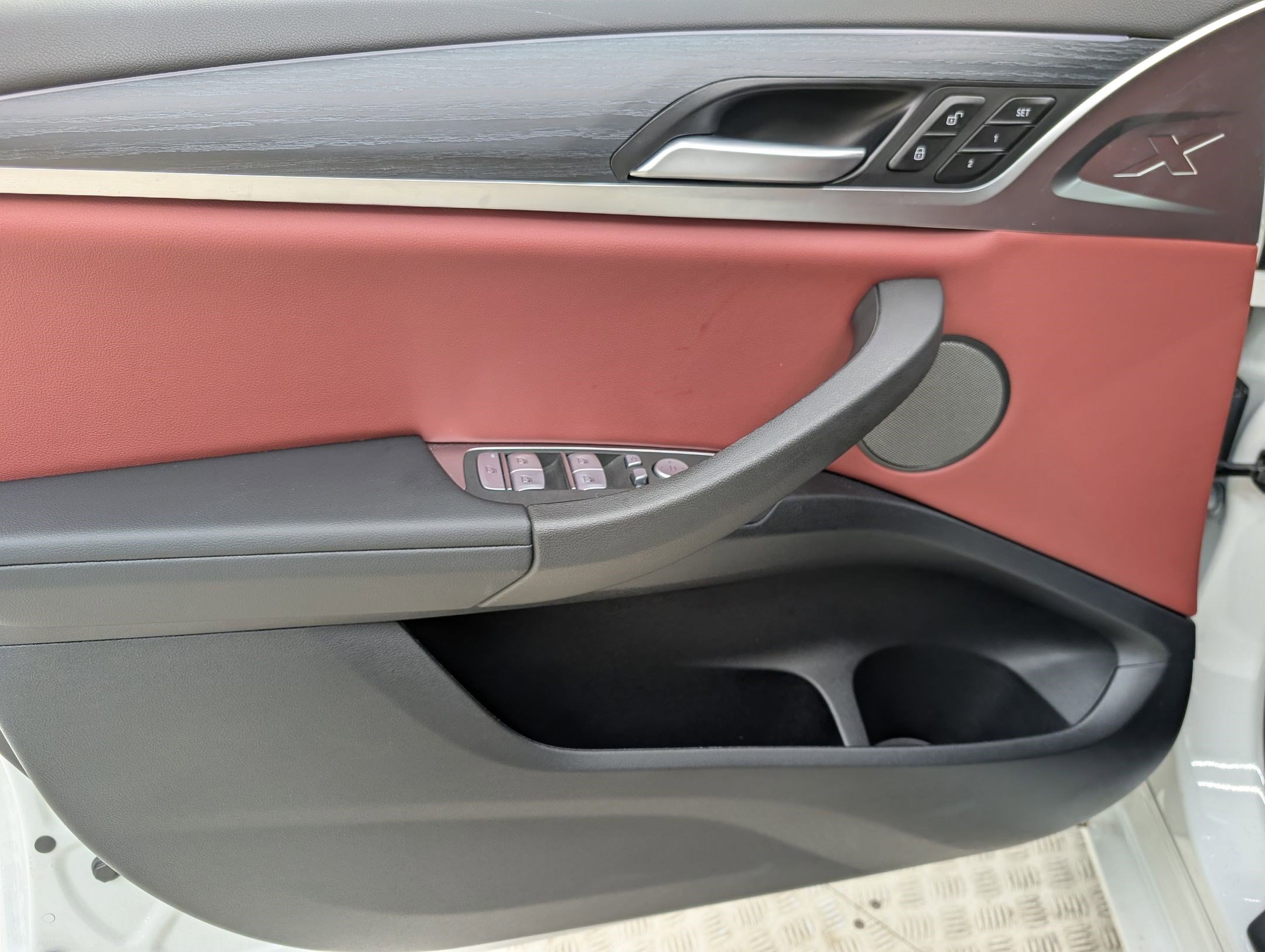 Certified 2025 BMW X4 xDrive30i w/ Premium Package image 14