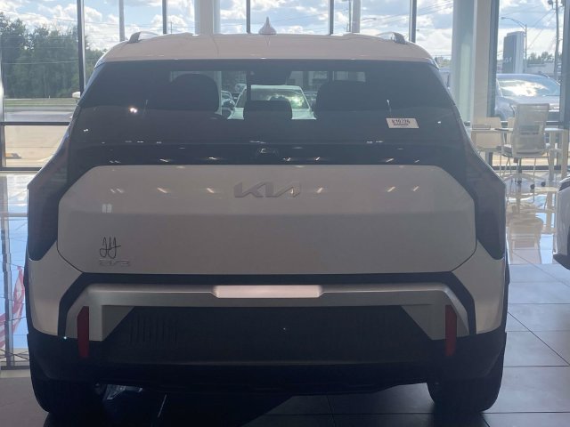 New 2027 Kia EV3 FWD image 3