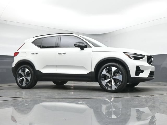 Used 2024 Volvo XC40 B5 Plus AWD/4WD image 33