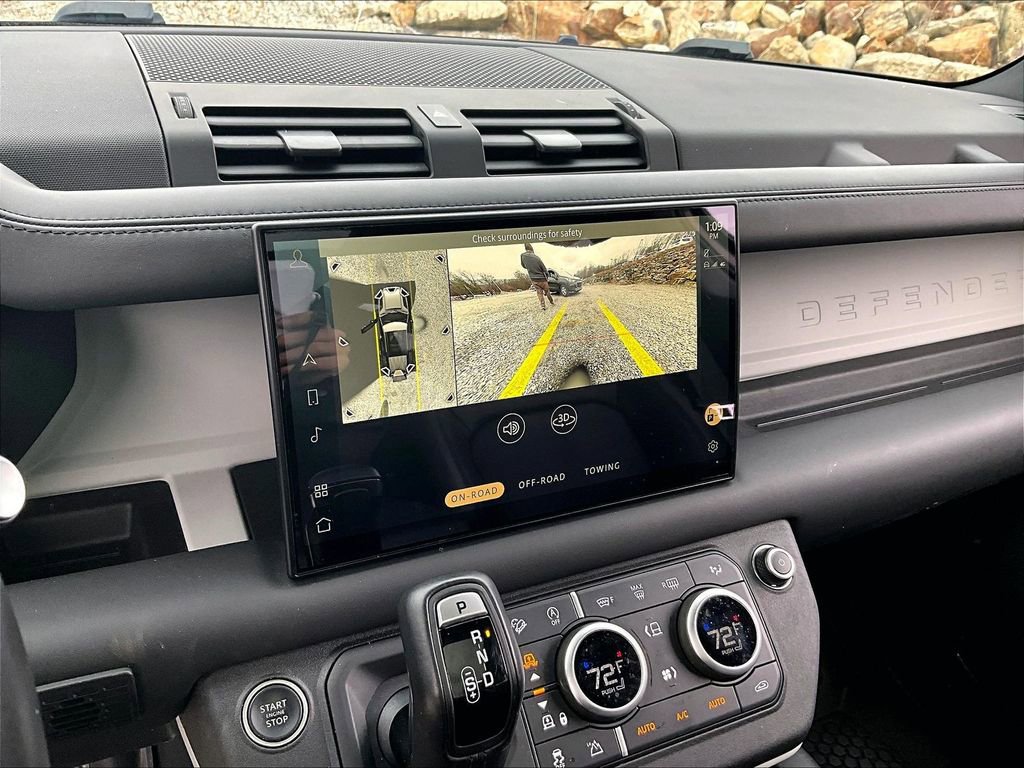 Used 2024 Land Rover Defender 110 SE image 18