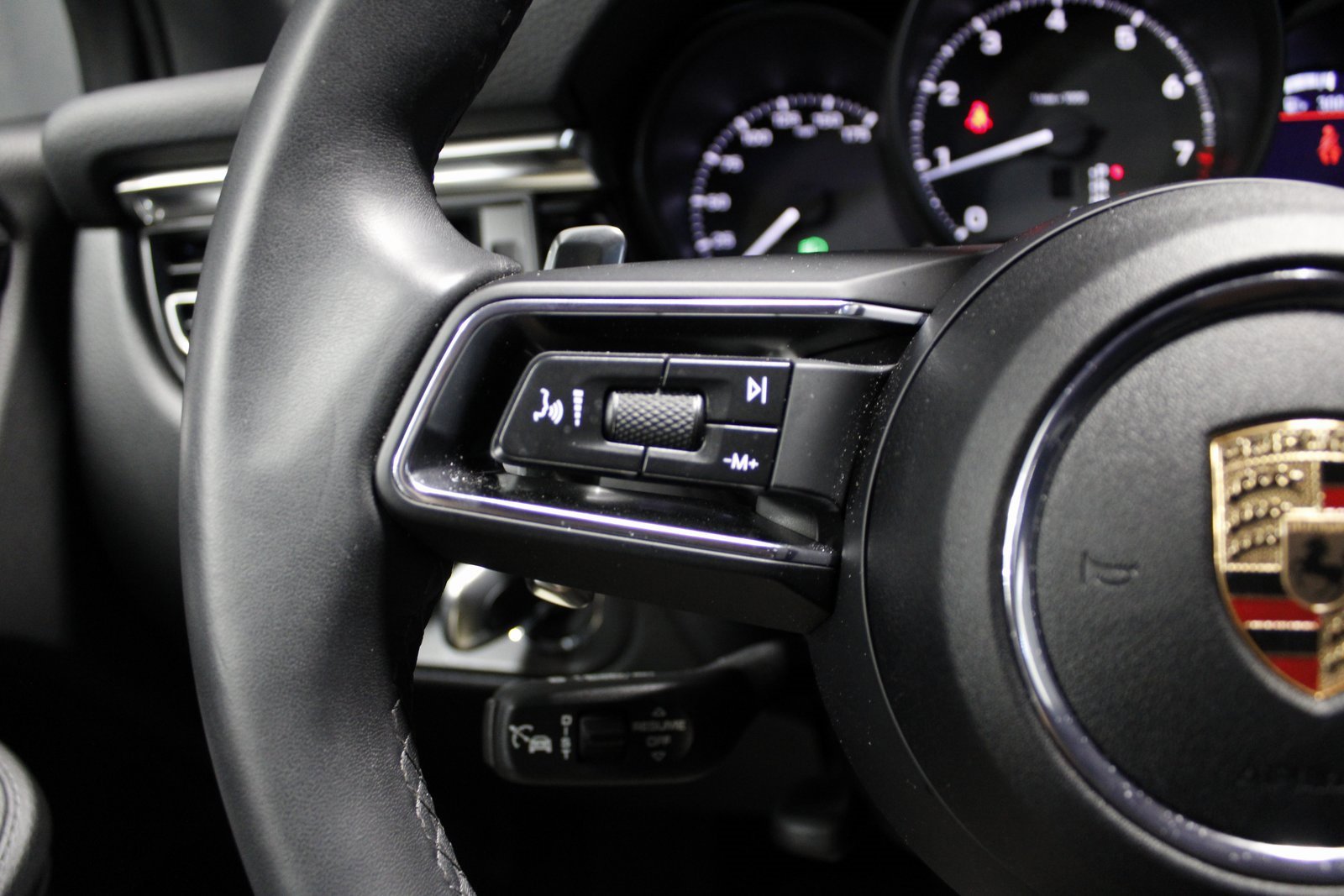 Used 2025 Porsche Macan image 28