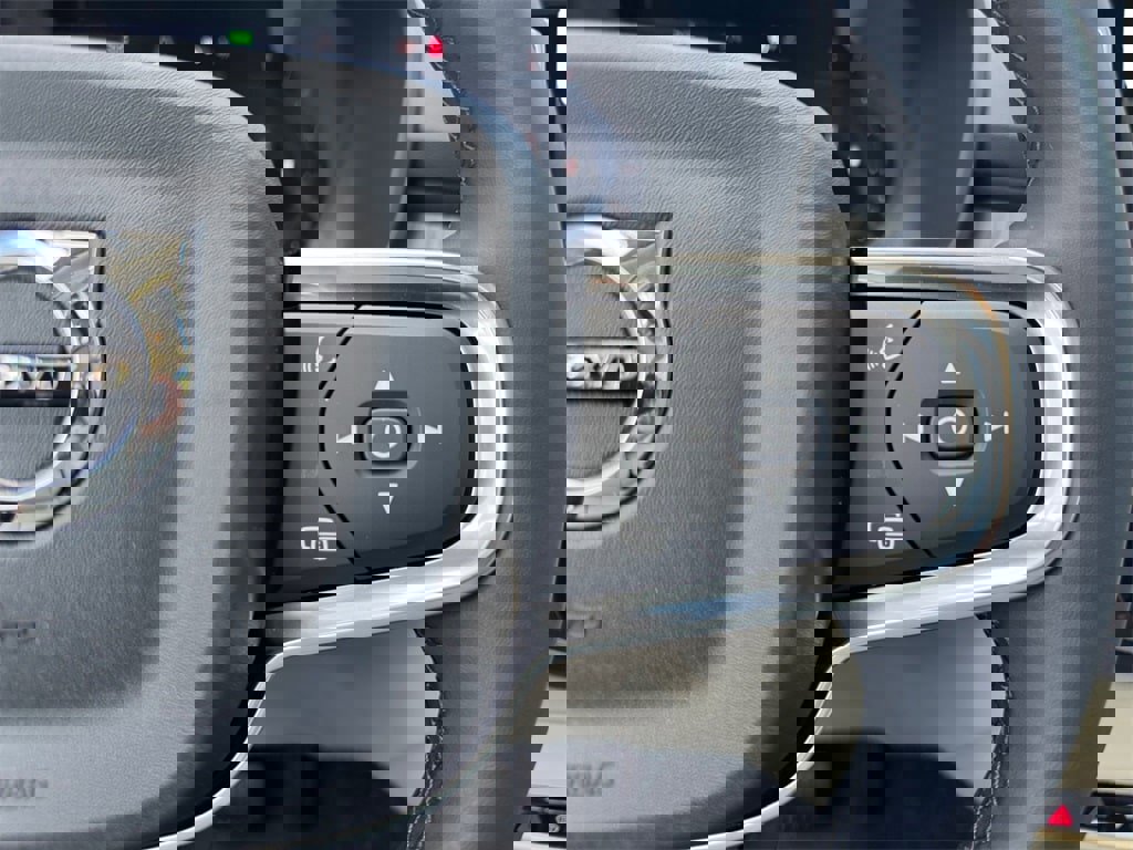 New 2025 Volvo XC40 B5 Ultra w/ Climate Package image 15