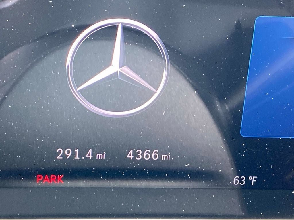 Used 2025 Mercedes-Benz GLC 300 4MATIC image 33