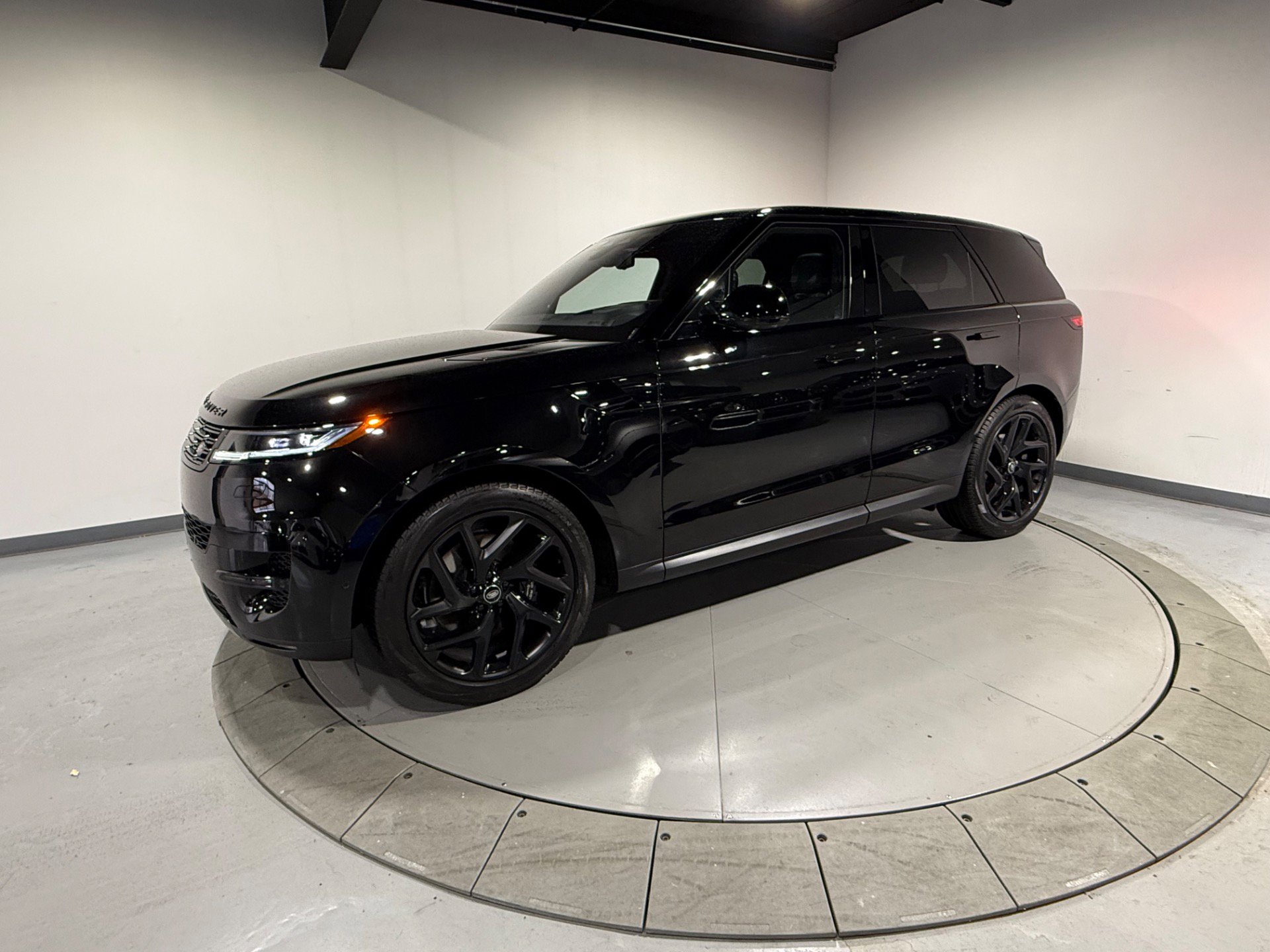 Used 2023 Land Rover Range Rover Sport SE image 11