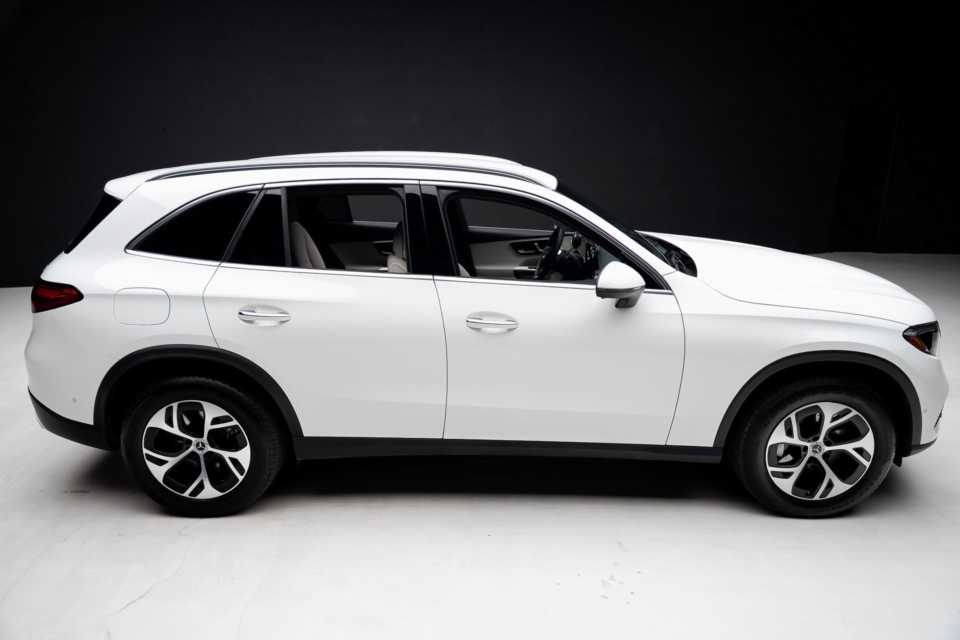 Used 2025 Mercedes-Benz GLC 350e 4MATIC image 35