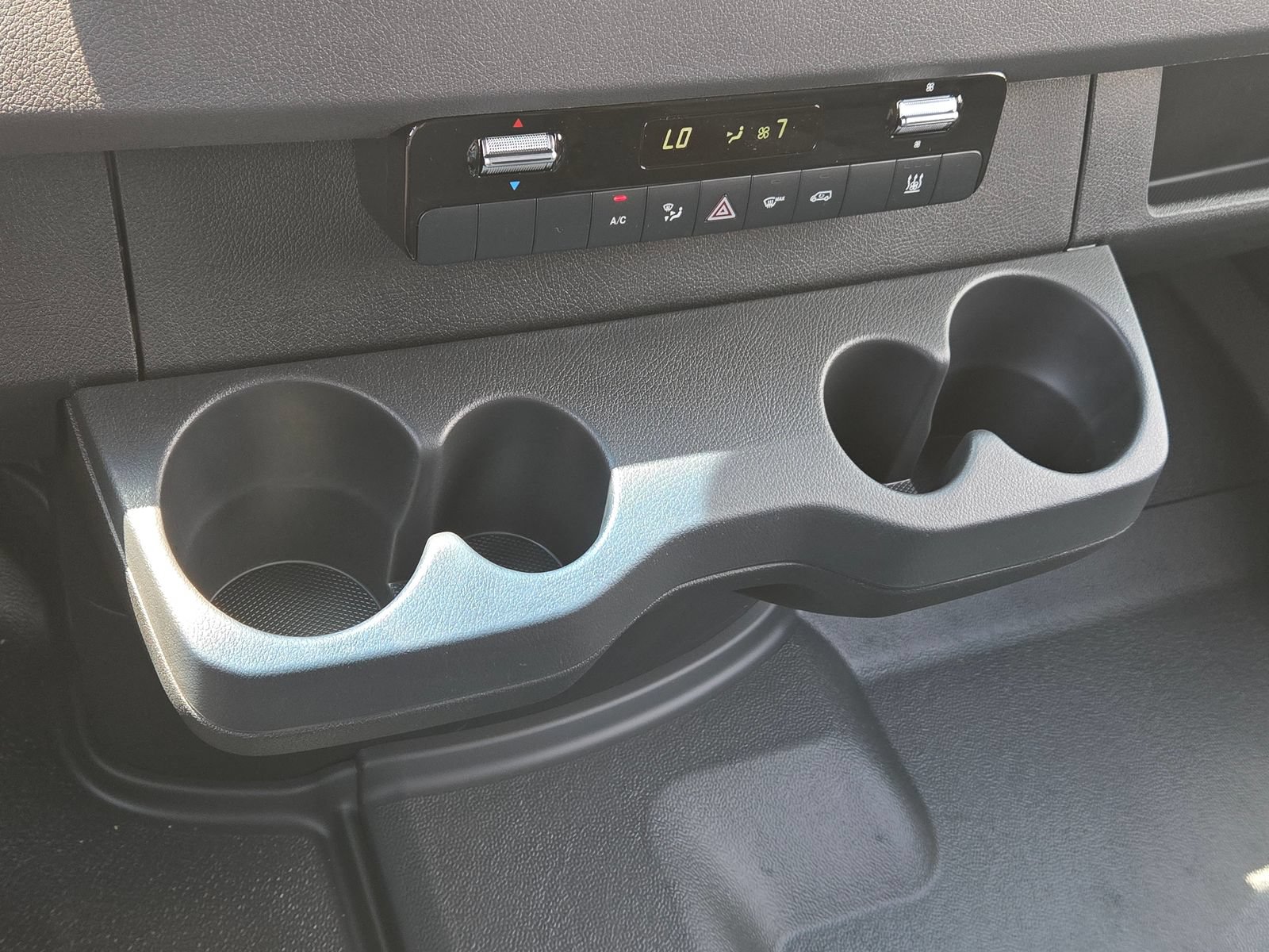 New 2025 Mercedes-Benz eSprinter 170 Cargo image 27